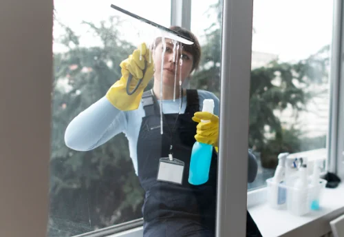 Nettoyage de vitres intérieures et extérieures à Urville